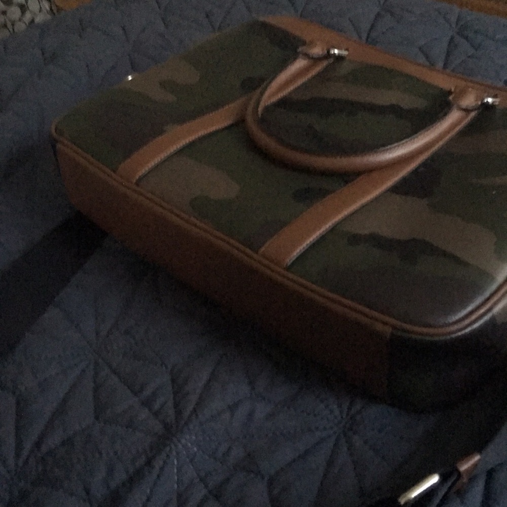Coach/ Camo/ Bag/ Perry/F555136 - Picture 2 of 7